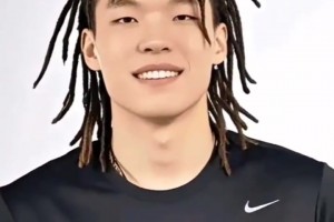 网友给杨瀚森设计NBA新发型 除了脏辫后面越来越离谱🤣🤣