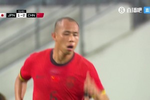 单后腰这块😂！董路：黄政宇都前插啦，相当法比安鲁伊斯啊