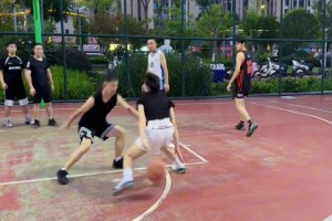 人有三急！名场面：奥尼尔直播做到一半，突然起身直奔场外！
