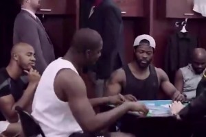 🤣字正腔圆！NBA球员更衣室里打麻将并用中文高呼“胡了”