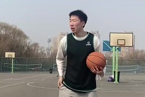 卧槽，周琦本人看到他得愣住半分钟吧😂