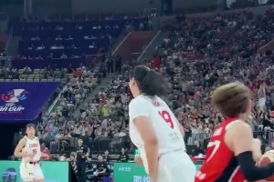 懂球的吧友来看看张子宇赛前热身环节，这是练啥啊？😂