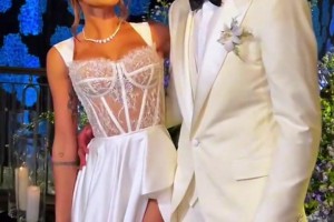 婚纱很有情趣😍！米利唐抱得美人归与女友走入婚姻殿堂