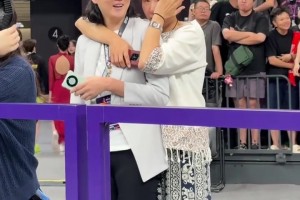 中国女篮无缘亚洲杯决赛，名宿苗立杰难掩情绪红了眼眶😢😢