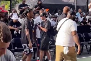 莫兰特来到社区参加社区篮球活动，这也太接地气了吧🏀