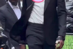 西装也无法掩盖杜兰特出众的气质😂