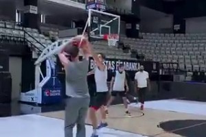 土耳其男篮绝对核心😆火箭中锋申京备战欧锦赛，展现全能身手