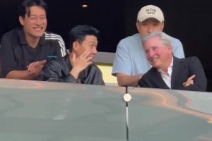 神速啊！孙兴慜这就到现场看洛杉矶比赛了，心系洛里嘛🤣