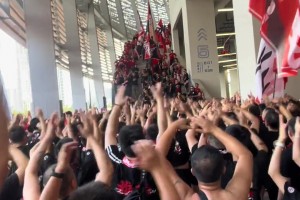 四川雄起💥！成都蓉城球迷赛前加油助威太震撼了