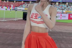 天呐！维尼修斯竟然回防到了后场，姆巴佩也撤回中场拿球组织！
