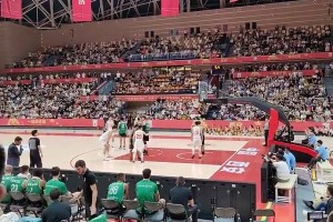 今天就差一点！胡明轩在去年曾大心脏三分绝杀尤文图特！