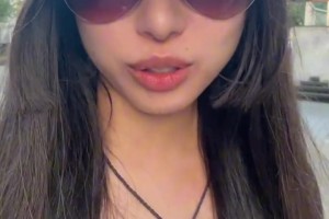 蔡大老师脸蛋小小的身材大大的，还被保安问是不是未成年🤣