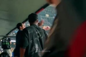 比赛结束后，贝林厄姆和恩德里克球员通道祝贺球队取得胜利！