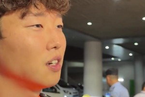 高准翼向你发起一段英文交流，阿齐兹努力地回应了一段“鸟语”