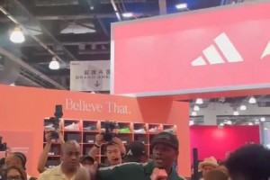 有备而来🤣华子中国行向球迷打招呼：你好~我是AntMan！