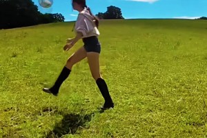 墨镜挂胸前！？国安女门将肤白貌美大长🦵🦵🦵，我眼都看直