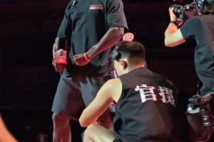 原来隔扣完是这样叫的？华子中国行怒吼，叫声巨搞球迷都乐了🤣