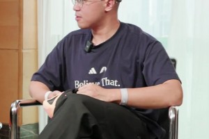 华子锐评阿迪同事！？ 跟爱德华兹对位应该穿什么鞋？