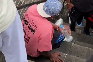 体能怪也得嗷嗷叫~华子下山累得坐地上，还跟羊驼互动上了🤣