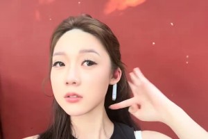 中超女主持这小脸蛋看着吹弹可破~年轻真是好呀😍
