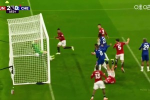 曼联2-0领先切尔西！卢克-肖头球摆渡，卡塞米罗头球破门