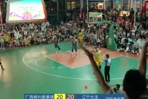 劳宗烨太牛逼了：起跳、出手，动作一气呵成，如行云流水般自然！