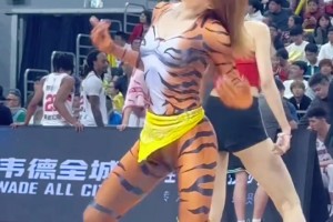 广东美女啦啦队里的“小老虎”，竟然有外国美女啊！😍