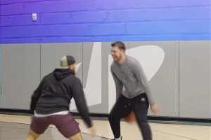 “看起来很慢 但就是防不住”，77的球风看似慵懒实则凌厉🏀