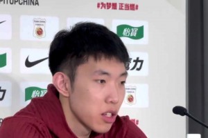 现场视角再看国安冲突：王刚遭对手推搡，曹永竞为其出头使出环抱