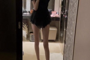 前女篮国手许诺晒自拍，这大长腿得有一米五吧😍