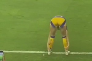 国外博主恶搞：这是范戴克式防守👀