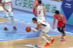 “18岁的王洪泽有点年轻杜指导的感觉了”🏀
