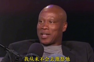 给乔丹“捧臭脚”，他会给你面子敢挑衅乔丹，他则会成为你的阴影