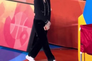 保养得真好！福建男篮总经理伍佰兰，看着好年轻啊😍
