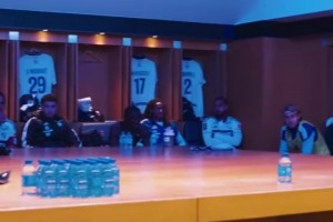 激励队员！名场面：罗西尼尔此前率领球队战平大巴黎的赛后演讲！