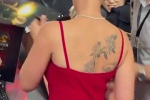 斯嘉丽这S曲线背影真的性感，怪不得杜兰特会喜欢😍