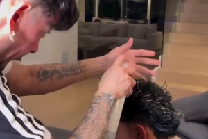 新发型！亚马尔正在为今天对阵毕巴的比赛做准备💇🏾‍♂️