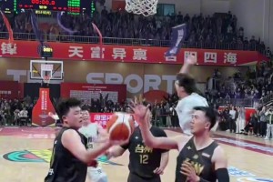 草根篮球场上的绝杀太燃了！