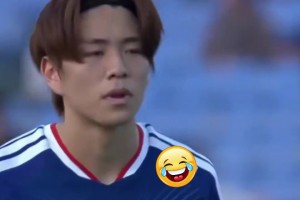 约旦门将超级失误！约旦解说：老兄，盯着球啊，别去庆祝😂
