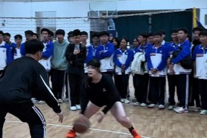 你跟我说这是女生！？第一次在球场被女生制裁了！😅