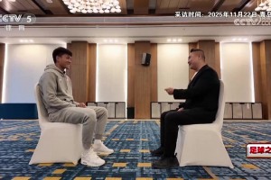 到哪都拿着！李昊挺喜欢盘核桃的啊😂