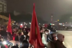 水泄不通！越南战胜韩国获得U23亚洲杯季军，河内球迷街头庆祝！