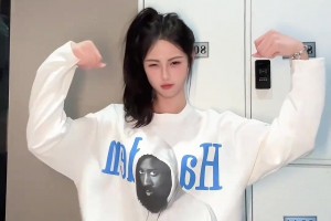 😍想把她带回家藏起来~