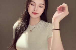 😍是那个投篮很牛的她了！