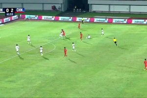 个人能力碾压印尼！赵松源带球穿过3人防守打门3-0