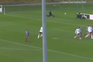 网友：阿尔特塔绝对不能看到这个角球🤣