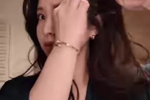 一双大眼睛！堂安律老婆这颜值确实耐看~
