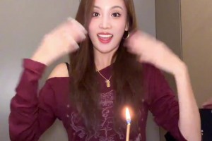 嫂子生日快乐🍰 赵队真是太幸福了😍