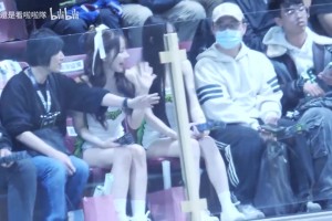 😘会被影响吗？三上悠亚和啦啦队美女干扰球员罚球！